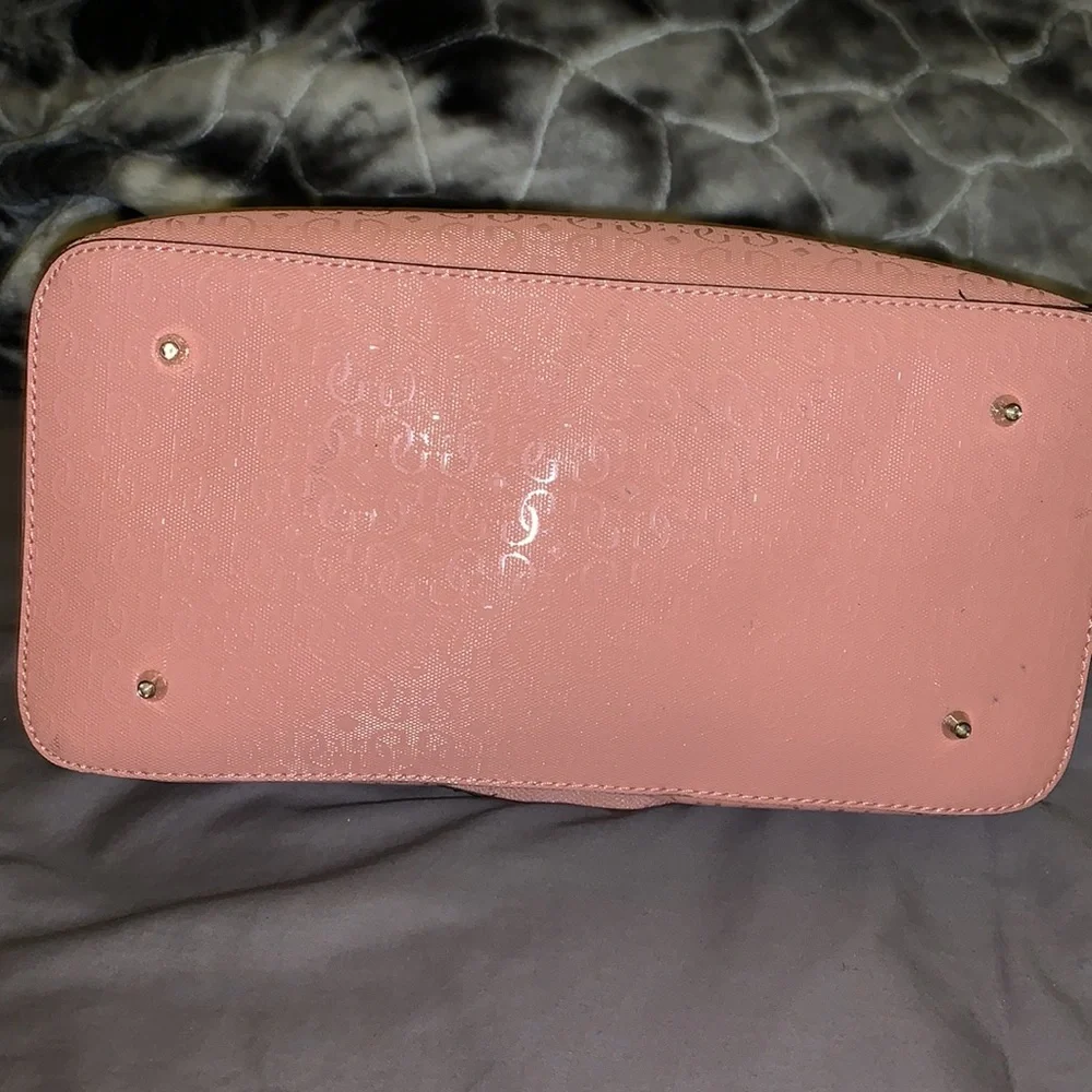 Guess multiple pockets Peach/Pink Handbag Xcellent Condition - Picture 2 of 13